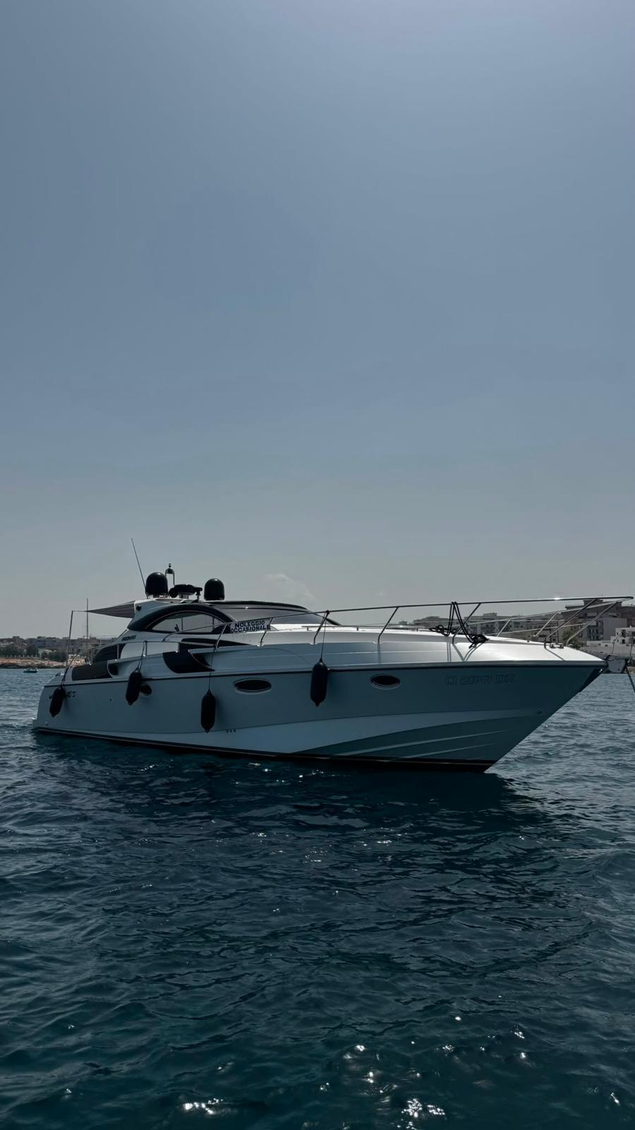 Rizzardi 45 Incredible in navigazione al largo di Polignano