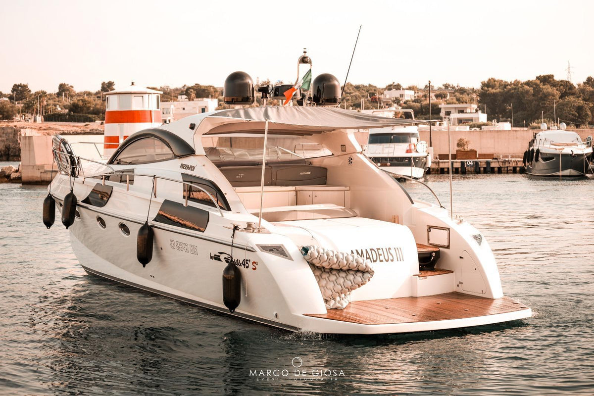 Rizzardi 45 Incredible yacht al tramonto a Polignano a Mare