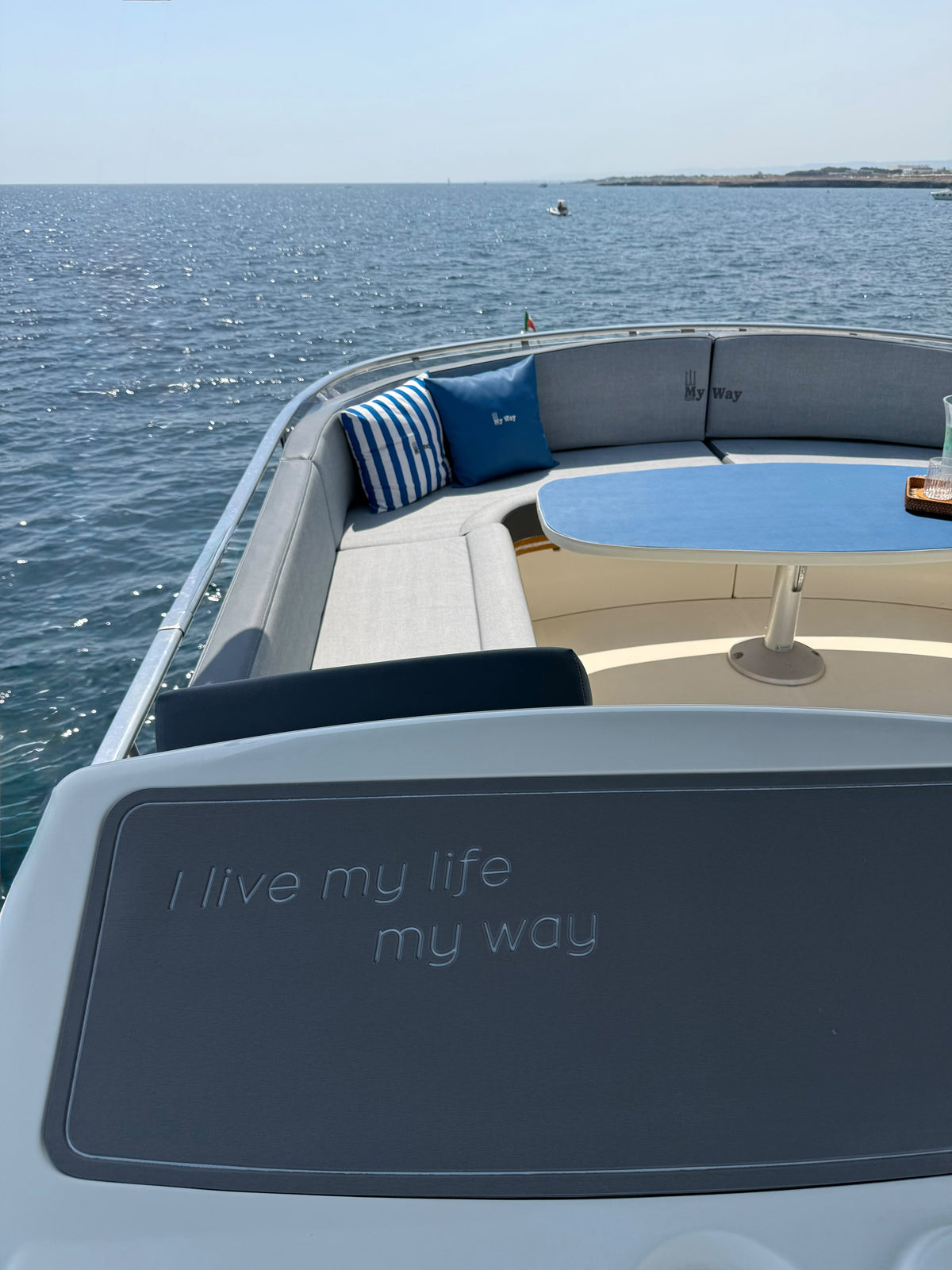 Yacht charter Savelletri, dettaglio poppa