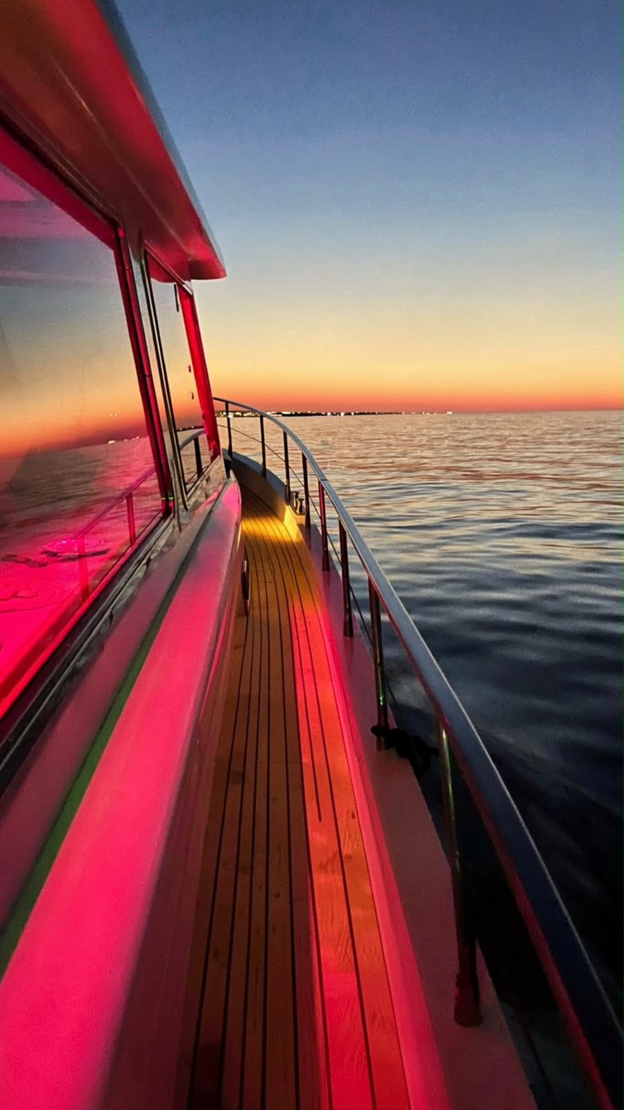Yacht charter Savelletri, passerella al tramonto
