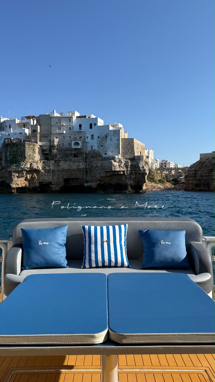 Yacht charter Savelletri, vista su Polignano a Mare dal pozzetto